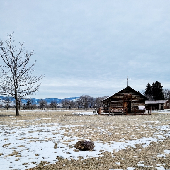 Meet your Posher, Montana finds - Picture 1 of 1